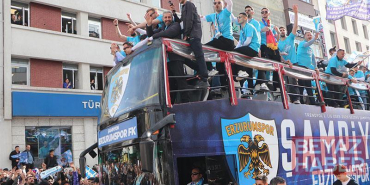 Erzurumspor FK şampiyonluğu taraftarlarıyla kutladı