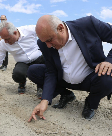 Erkoyuncu, pancar ekimine katıldı