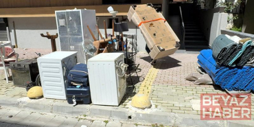 Kiracı olduğu ev icradan satıldı; yurt dışından döndüğünde eşyalarıyla sokakta kaldı