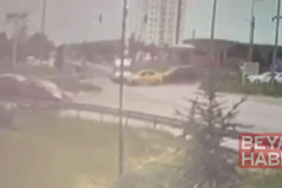 Ambulansla taksinin çarpıştığı kaza kamerada; 5 yaralı