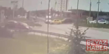 Ambulansla taksinin çarpıştığı kaza kamerada; 5 yaralı