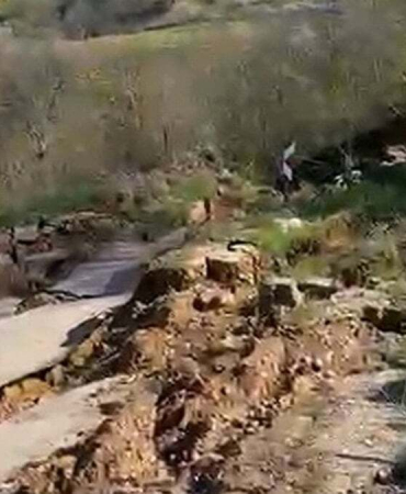 Bursa'da heyelan sonrası yol kapandı