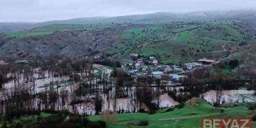Sağanak nedeniyle Kızılırmak taştı; ev ve ahırları su bastı