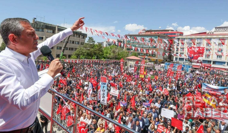 Özgür Özel'den AKP'nin kalesinde hodri meydan: En kısa zamanda seçim sandığını istiyoruz
