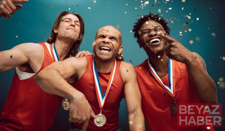 Muhammed Furkan Özbek, 65 kg'da Avrupa rekoru ile şampiyon oldu