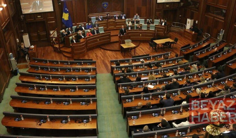 Kosova'da Meclis yeni cumhurbaşkanını seçemediği için yeniden erken genel seçime gidiliyor