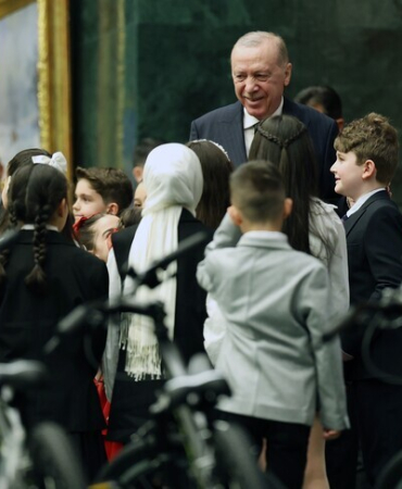 Cumhurbaşkanı Erdoğan çocuklarla bir araya geldi