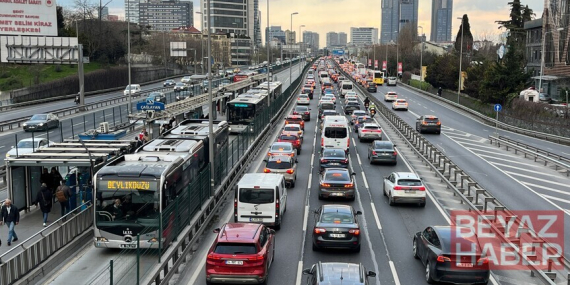 İstanbul'da akşam saatlerinde trafik yoğunluğu yüzde 87'ye yükseldi