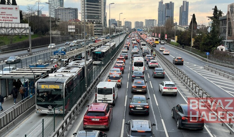 İstanbul'da akşam saatlerinde trafik yoğunluğu yüzde 87'ye yükseldi