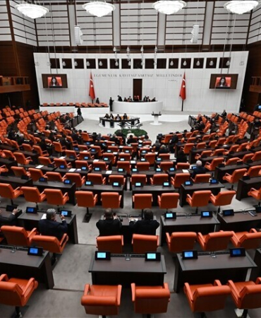 Sosyal medyaya ve doğum iznine yönelik düzenlemeleri de içeren kanun teklifi TBMM Genel Kurulunda