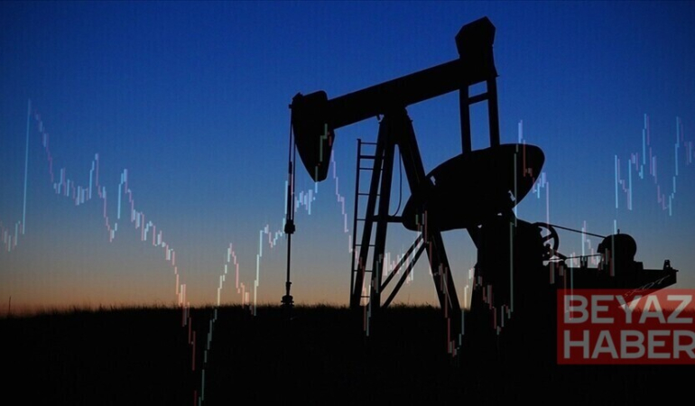 Petrol fiyatları, İran'a yönelik uzun süreli abluka endişeleriyle yüzde 5'ten fazla arttı