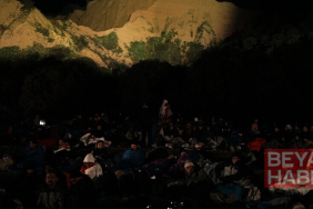 Avustralyalı ve Yeni Zelandalılar "Şafak Ayini" için Anzak Koyu'na geldi