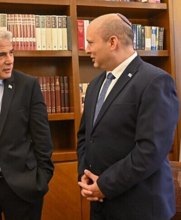 İsrail'de Bennett ve Lapid'in yeni kurduğu partinin Netanyahu'suz hükümet kurabileceği belirtiliyor