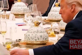 Şi masada kalktığı anda Trump, Şi'nin defterini karıştırdı
