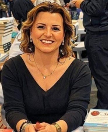 Ünlü kadın yazar miras için öldürüldü