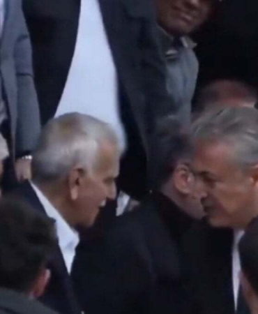 Ahmet Türk, yerine atanan kayyumla yan yana maç izledi