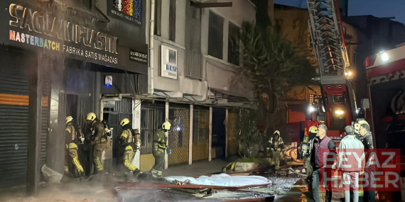 Bayrampaşa’da plastik malzeme satışı yapılan 5 katlı iş yerinde yangın