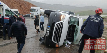 Malatya’da yolcu minibüsü devrildi: 12 yaralı