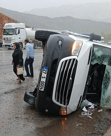 Malatya’da yolcu minibüsü devrildi: 12 yaralı