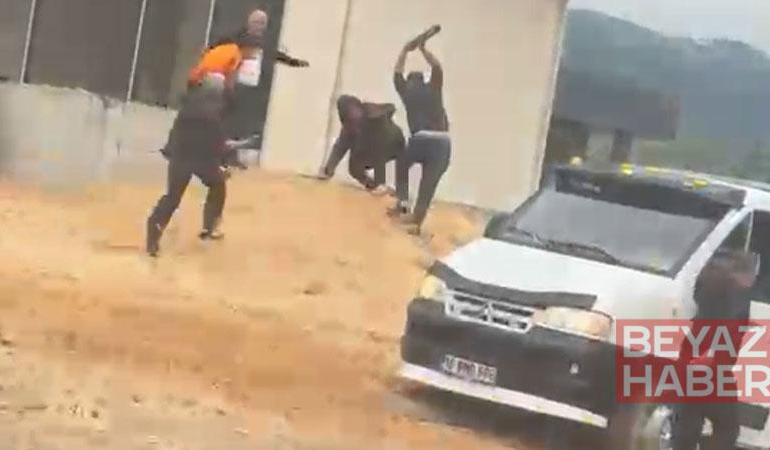 Çekici sürücüsü tartıştığı kişilerin üzerine önce aracını sürdü, ardından sopayla saldırdı