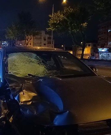 Alkollü sürücünün kullandığı otomobilin çarptığı yaya ağır yaralandı