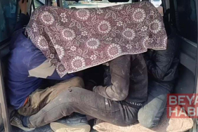 Hafif ticari araçtaki kaçak göçmenlere örtülü kamuflaj