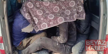 Hafif ticari araçtaki kaçak göçmenlere örtülü kamuflaj