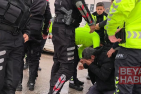 Polise direnen ehliyetsiz motosiklet sürücüsüne biber gazıyla müdahale