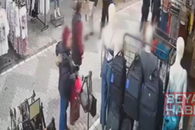 Kadıköy’de mağazanın önündeki çantanın çalındığı anlar kamerada