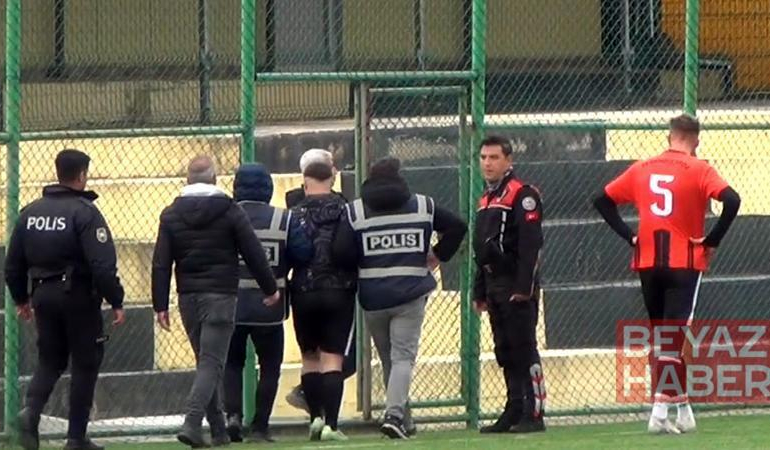 Sahaya girip orta hakeme yumruk atan futbolcu serbest kaldı, kulübüyle ilişiği kesildi