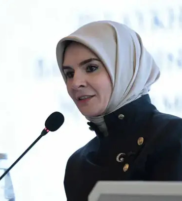 Bakan Göktaş: Aile, başka sevgilerle ikame edilecek kavram değildir