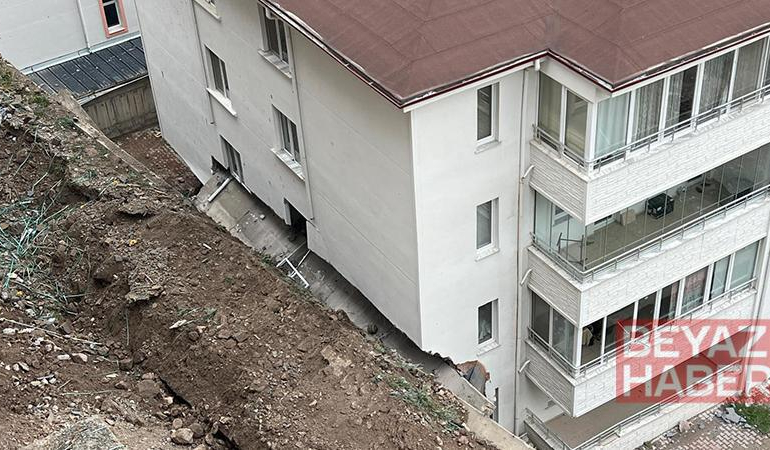 İstinat duvarı çöktü; 4 katlı binanın 8 dairesi tahliye edildi