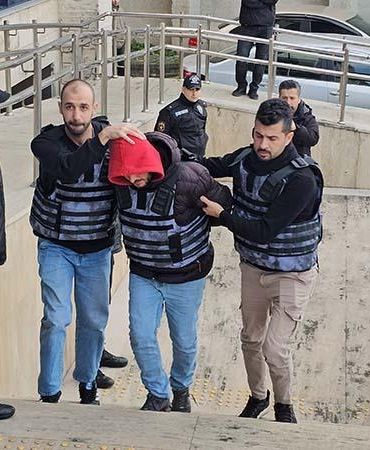Eşinin dayısını bıçaklayarak öldüren sanığa müebbet hapis