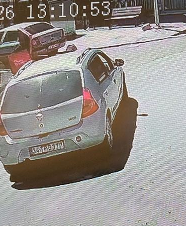 Otomobille motosikletin çarpıştığı kaza kamerada; 1 yaralı