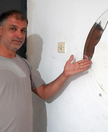 Otizmli oğlunun saldırgan davranışları çaresiz bıraktı