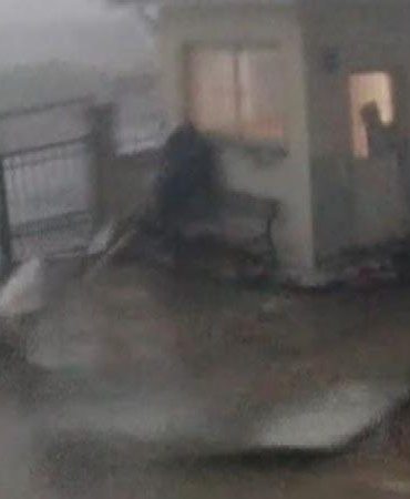 Gaziantep’te fırtınaya yakalanan çobanın zor anları kamerada