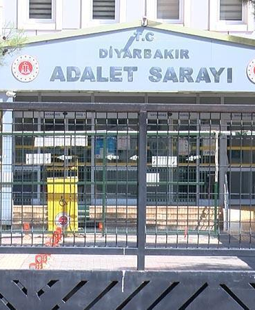 Profesöre ‘bıçak parası’ davası