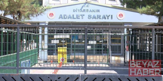 Profesöre ‘bıçak parası’ davası