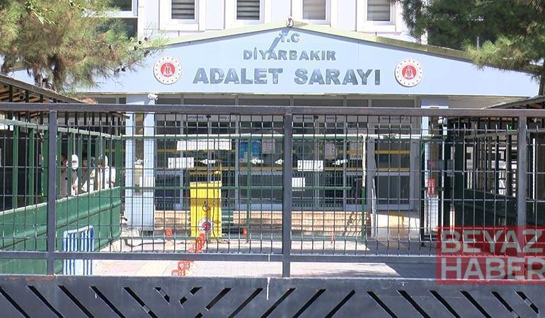 Profesöre ‘bıçak parası’ davası