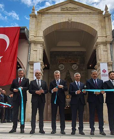 Depremde hasar alan Kahramanmaraş’taki tarihi Ulu Camii, törenle açıldı