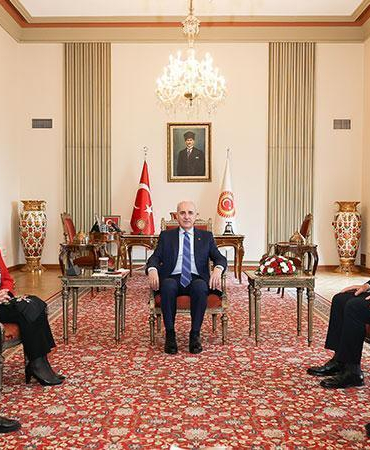 Kurtulmuş, Çocuk Hakları Alt Komisyonu üyelerini kabul etti
