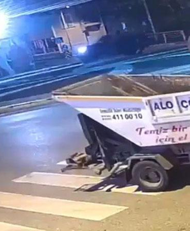 Kamyonet ile motosiklet çarpıştı: 2 yaralı; kaza anı kamerada