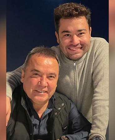 Gökhan Böcek ofisteyken, 4 kez para getirip bırakmış