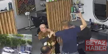 Berberde tıraş olan husumetlisine satırla saldırdı; 2 kişinin yaralandığı kavga anı kamerada