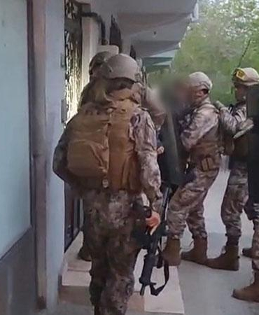 Kıraathane görünümlü kumarhanelerde kadınları kullanıp çiftçileri borçlandırmışlar; 11 tutuklama