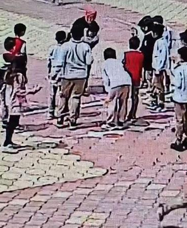 Heimlich manevrasıyla öğrencisinin hayatını kurtardı