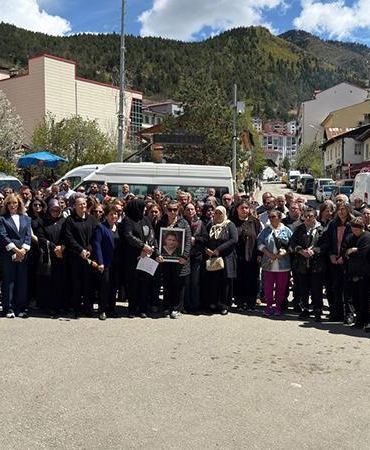 Zihinsel engelli kızının istismara uğradığını öğrenince fenalaşıp ölen anneye anma