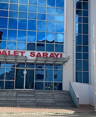 Yurt dışına kaçmak isterken yakalanan 4 FETÖ şüphelisi ile 1 organizatör tutuklandı