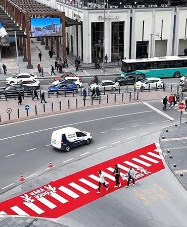 Yaya ölümlerine dikkat çekmek için halıdan