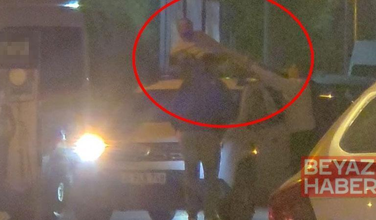 Otomobili durdurup üzerine çıktı; o anlar kamerada
